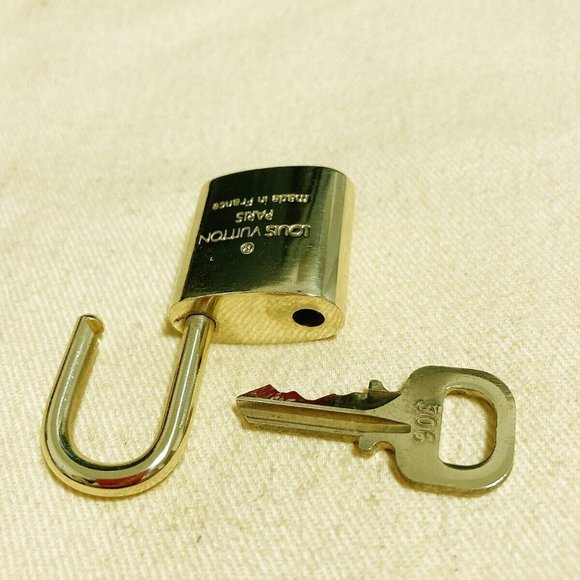 LOUIS VUITTON LV 10 SET PADLOCK KEY BAG CHARM CADENA GOLD PLATED FRANCE - Picture 6 of 8